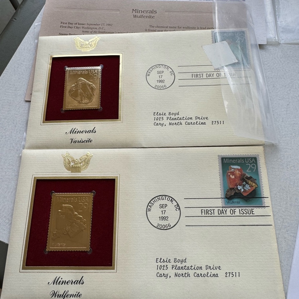 Gold stamp replica Minerals Variscite & Wulfenite sept. 17, 1992 first day issue